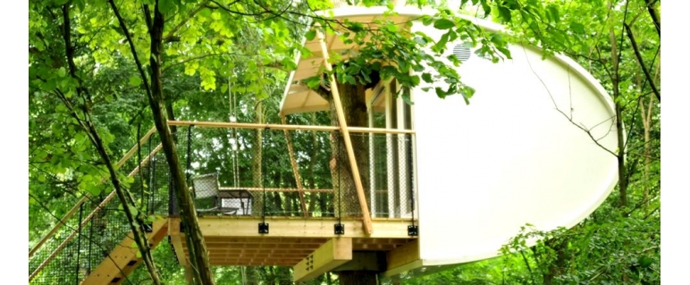 Hangende boomhut