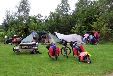 Fietsroutes langs natuurkampeerterreinen gepresenteerd
