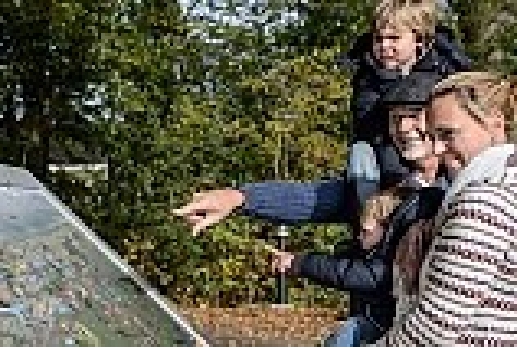 Toeristische borden verleiden toerist in Groningen