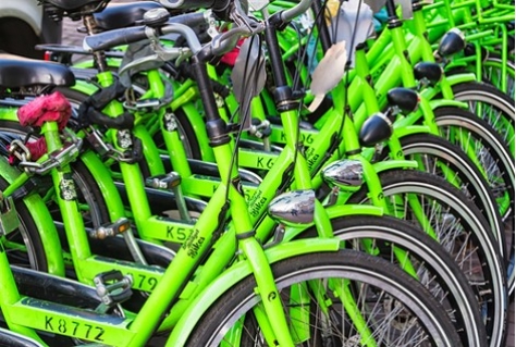 Amsterdam gaat deelfietsen in openbare ruimte verbieden