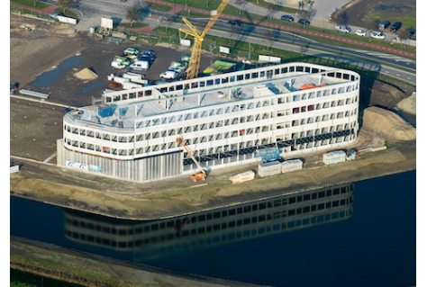 Hoogste punt bouw nieuwe hoofdkantoor Roompot bereikt