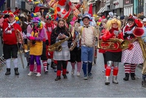 Geen toeristen welkom bij carnaval Maastricht - kleine gereguleerde optochten