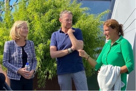 Minister Adriaansens op werkbezoek in gastvrij Leiden