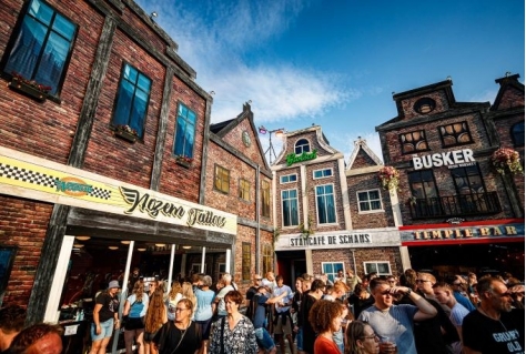 Zwarte cross editie 2023 met een donker randje