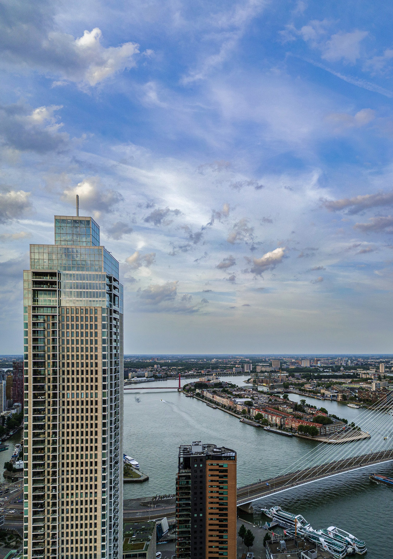 Zwaaien naar de Euromast