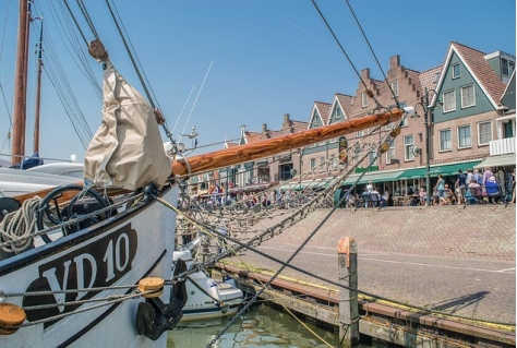 Nederlanders zuiniger op vakantie in eigen land