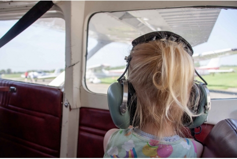 Jonge piloten mogen echt vliegen tijdens Kindervliegdagen bij Aviodrome