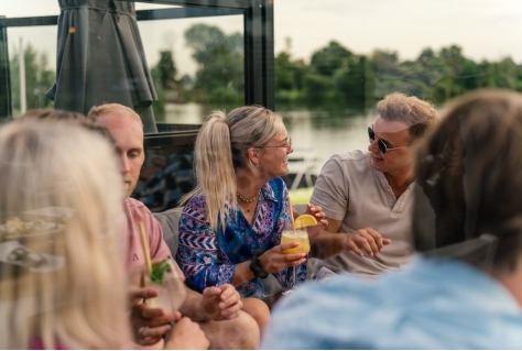 Wat is het leukste terras aan het water in Rivierenland?