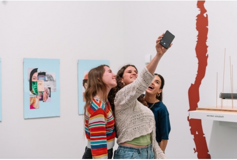 Jongeren worden zelf kunstenaars in het Van Abbemuseum 