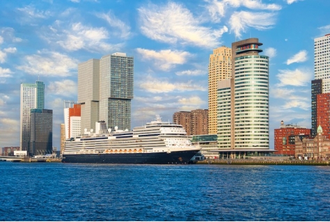 Cruiseschepen in Rotterdam aan de stekker