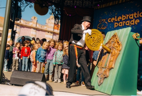 Plopsaland De Panne viert 25e verjaardag met spectaculaire parade