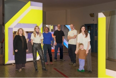 BinnenhofBuiten doneert spiegelend kunstwerk aan Flora Restaurant en Filmhuis