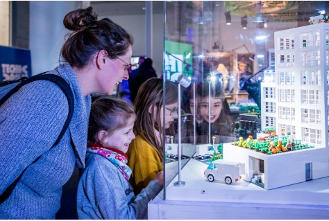 Wereldpremière tentoonstelling Bricks of Wonder opent met een feest der herkenning voor jong en oud 