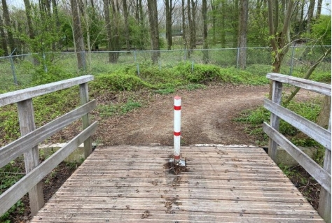 Fietsersbond wil overbodige paaltjes weg