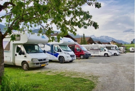 Zomervakantie start met bijna 8% meer nieuwe caravans en campers