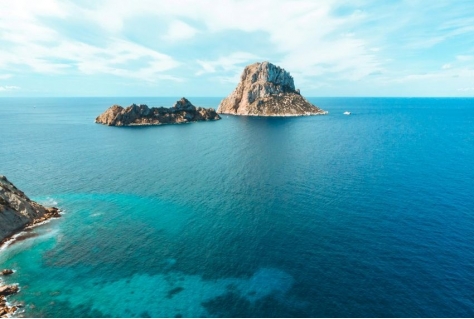 5 redenen waarom Ibiza zo populair is onder vakantiegangers