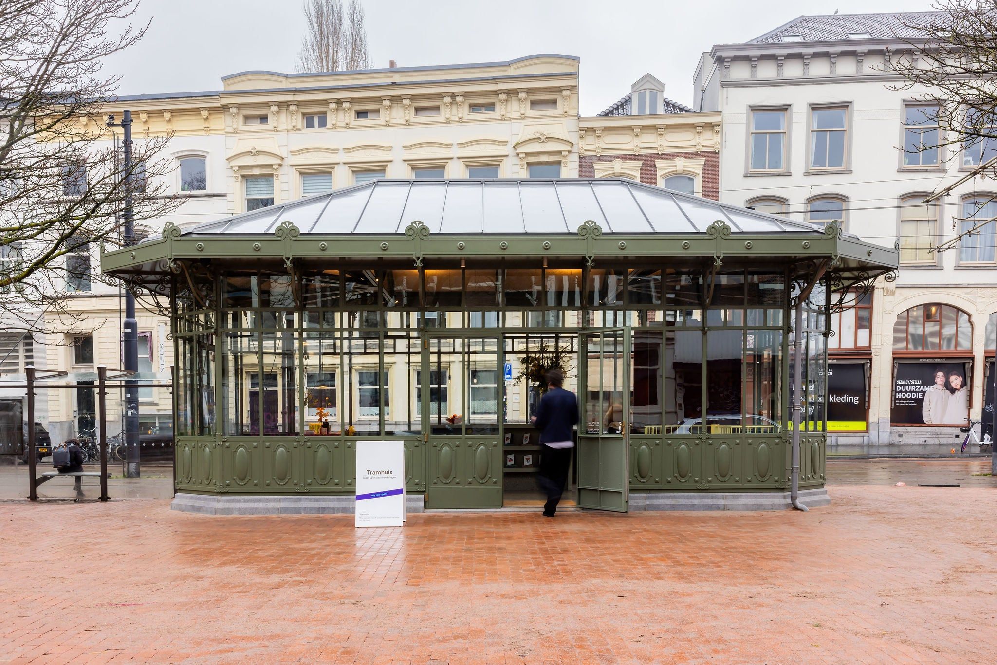 Overzichtsfoto exterieur van het Tramhuis aan het Eendrachtsplein. Foto: Guido Pijper.