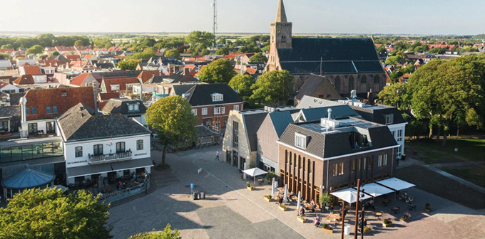 Den Burg, het grootste van de zeven dorpen op Texel, Ongeveer de helft van de 14.000 Texelaars woont hier. 