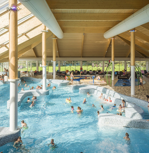 Het zwembad van Vakantiepark De Krim.