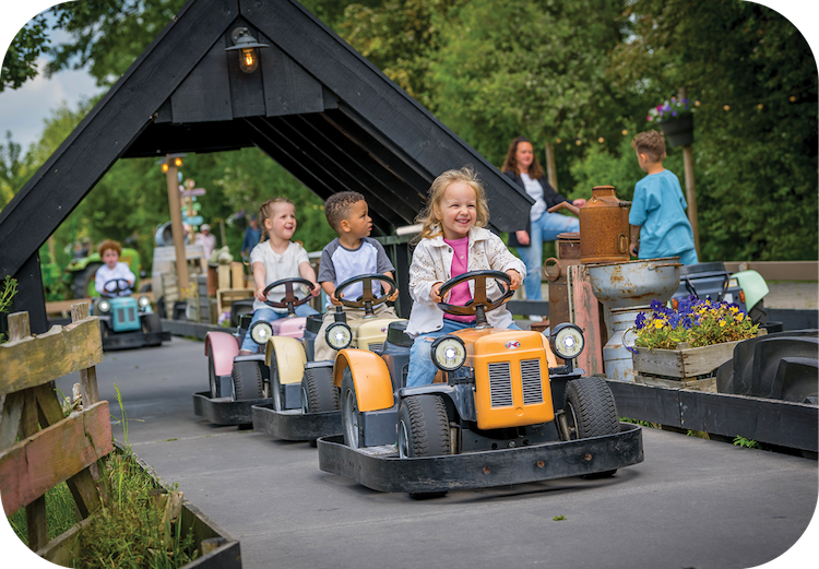 Trekkerrijden op Avonturenboerderij Molenwaard.