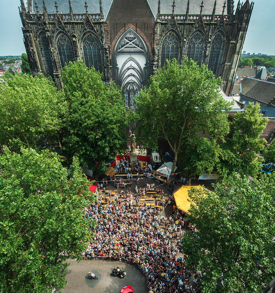 Historisch moment voor Utrecht, de Tour over het Domplein. Historisch moment voor Utrecht, de Tour over het Domplein.