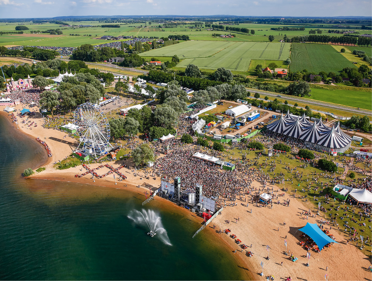 Ook grote evenementen vinden plaats bij Rhederlaag. In dit geval Dreamfields.