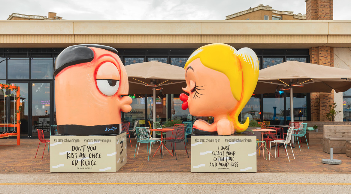 De entree van de Foodhall is visueel opvallend met deze twee beelden. Scheveningen is een hotspot voor de ‘plezierzoeker’ met de vernieuwde boulevard in het noorden en de gerevitaliseerde pier. De entree van de Foodhall is visueel opvallend met deze twee beelden. Scheveningen is een hotspot voor de ‘plezierzoeker’ met de vernieuwde boulevard in het noorden en de gerevitaliseerde pier.