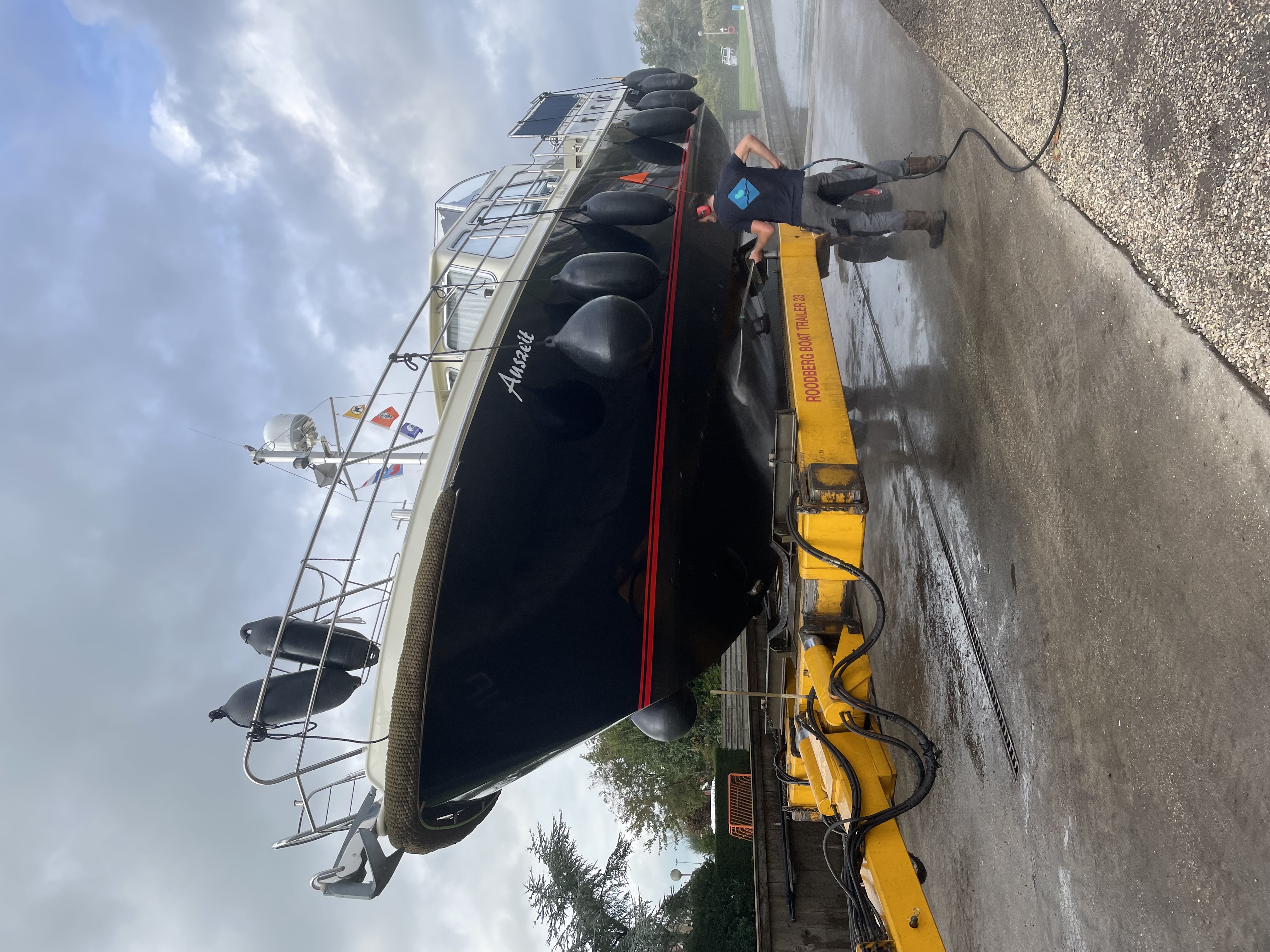 Met een hydraulische botenkar kunnen schepen tot 23 ton worden gelift.