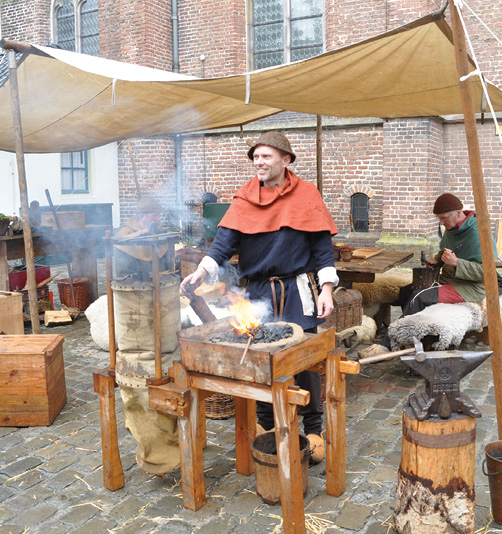 Het verleden beleven tijdens Dikke Tinne in Hattem. Het verleden beleven tijdens Dikke Tinne in Hattem.
